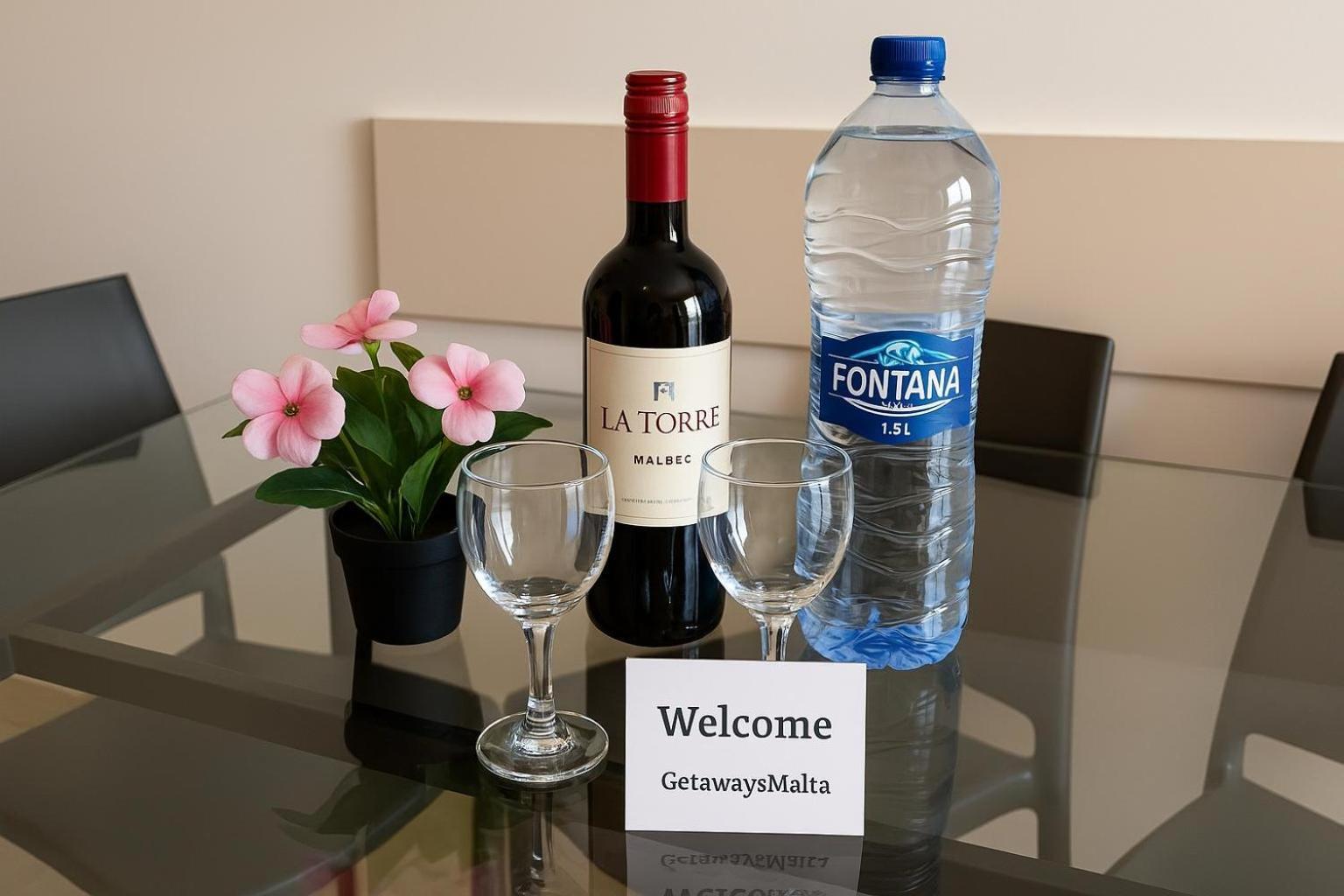 Seashells Apartments With Terrace, Just Off The Seafront In Bugibba - By Getawaysmalta 세인트폴스베이 외부 사진