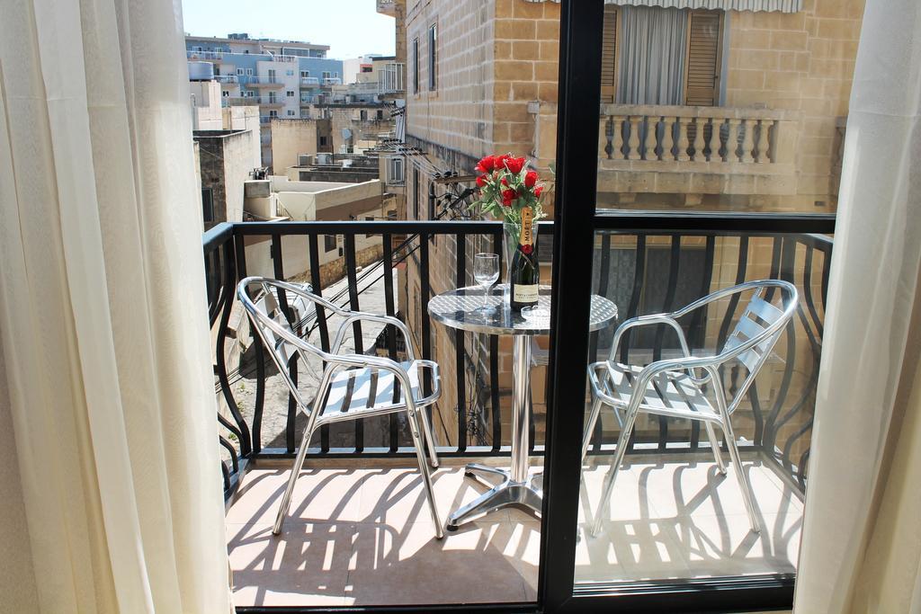 Seashells Apartments With Terrace, Just Off The Seafront In Bugibba - By Getawaysmalta 세인트폴스베이 객실 사진